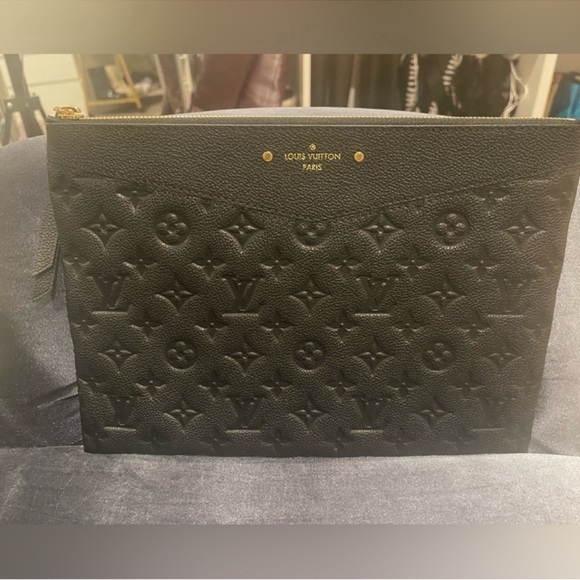 Louis Vuitton Pochette 
Monogram Empreinte Leather - Picture 4 of 9